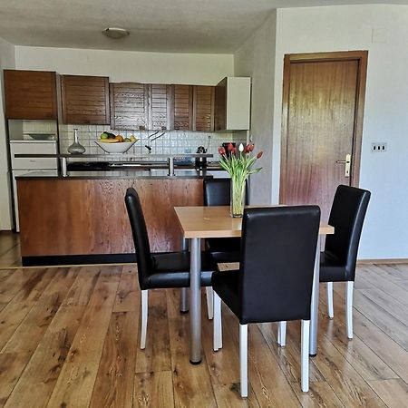 Apartmani Neva Макарська Екстер'єр фото