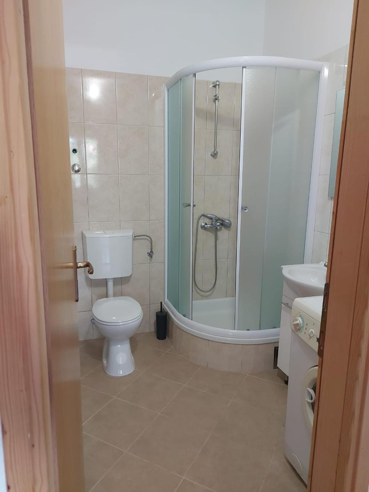 Apartmani Neva Макарська Екстер'єр фото
