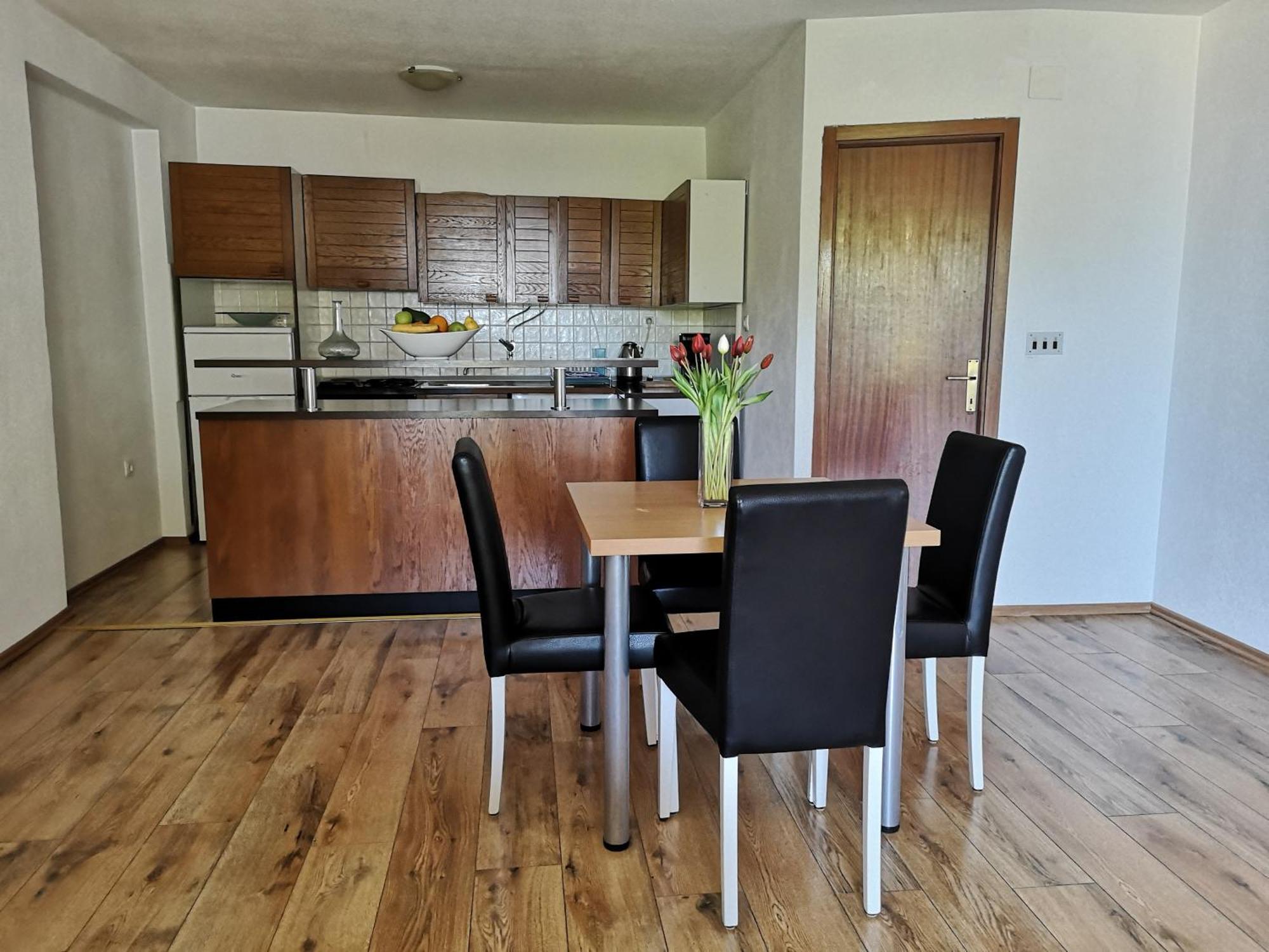 Apartmani Neva Макарська Екстер'єр фото