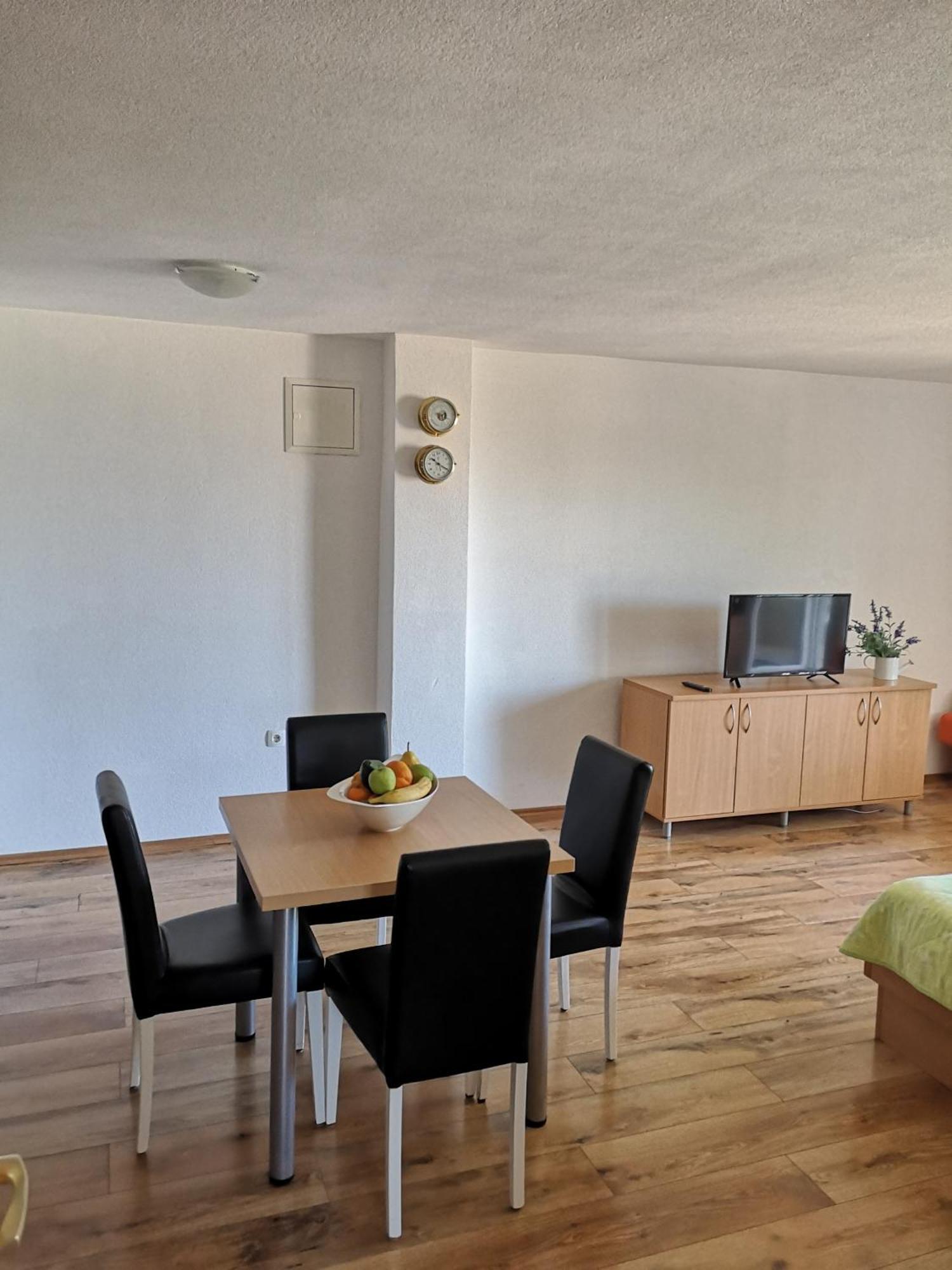 Apartmani Neva Макарська Екстер'єр фото