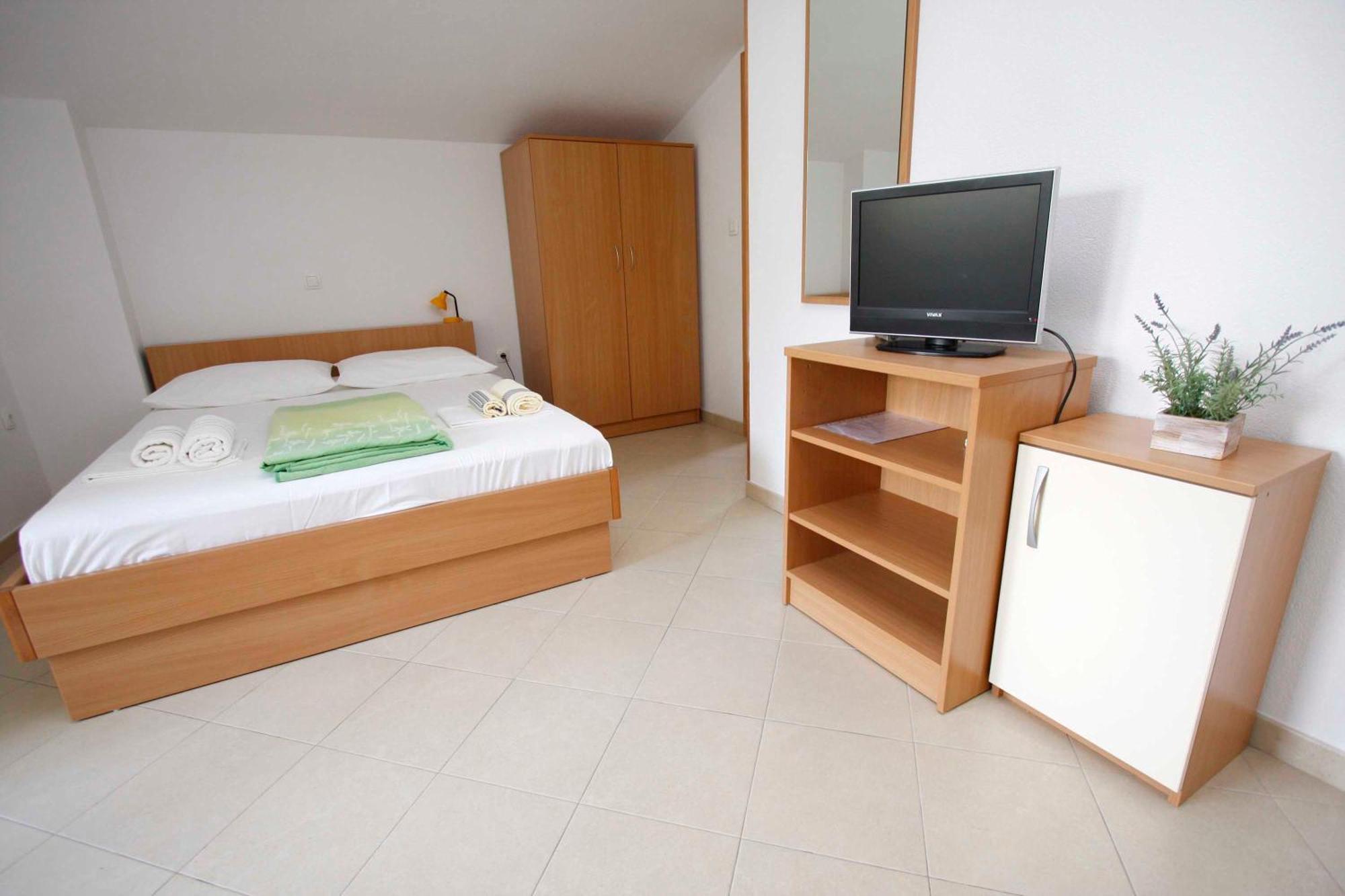 Apartmani Neva Макарська Екстер'єр фото