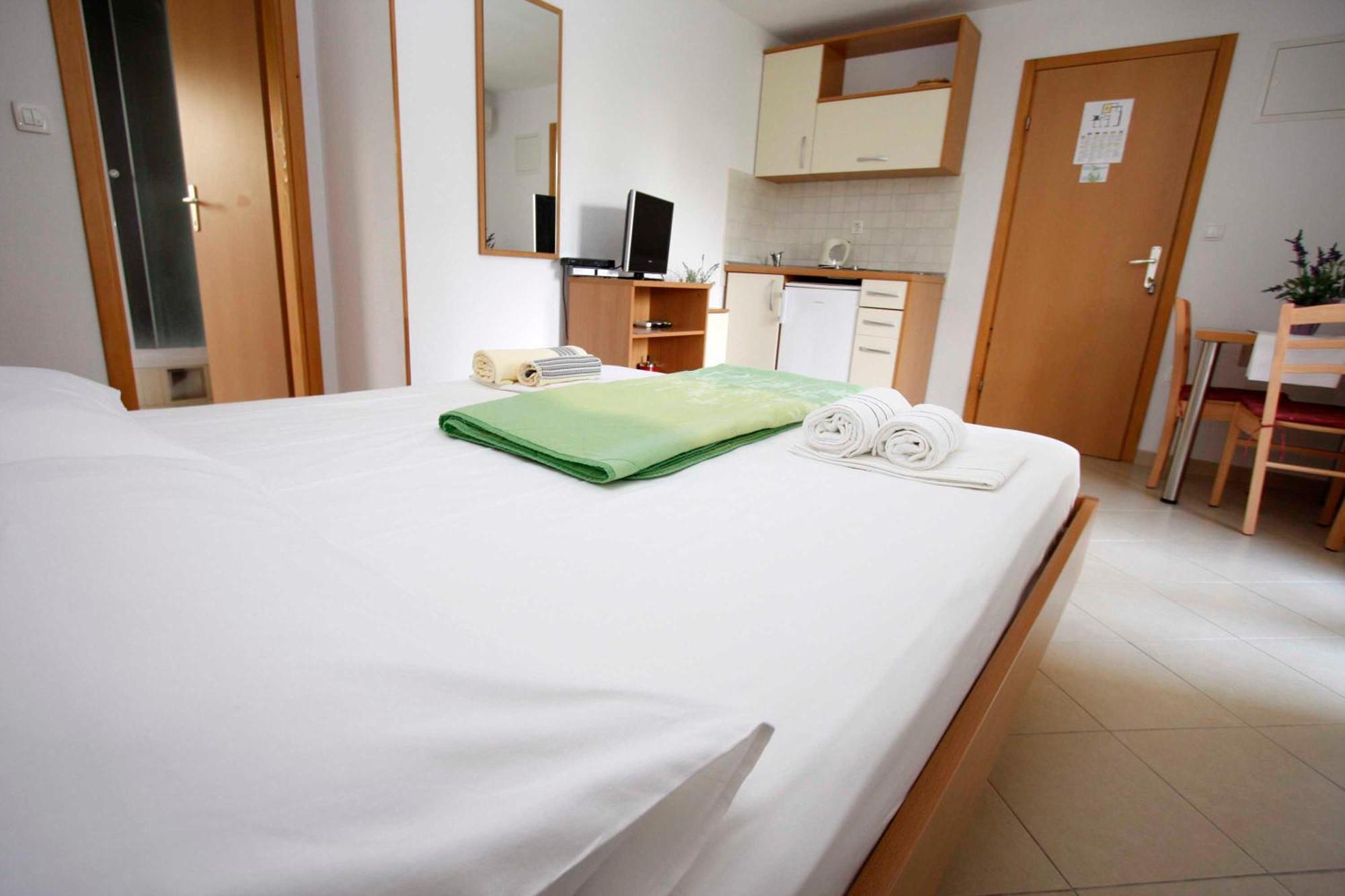 Apartmani Neva Макарська Екстер'єр фото